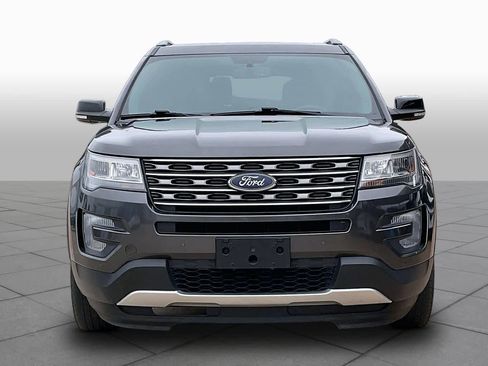 Used 2017 Ford Explorer XLT w/ Equipment Group 202A AWD/4WD image 4