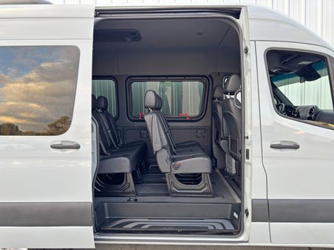 Used 2022 Mercedes-Benz Sprinter 1500 image 38