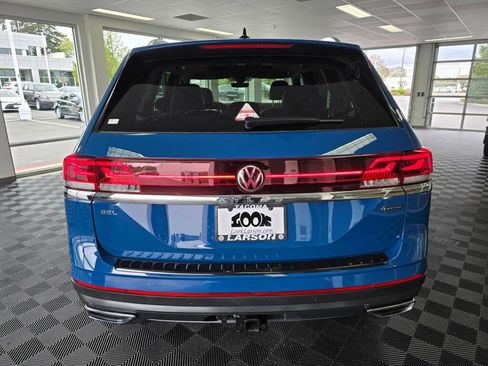 Used 2025 Volkswagen Atlas SEL AWD/4WD image 4