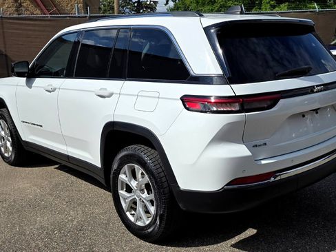 Used 2023 Jeep Grand Cherokee Limited AWD/4WD image 5