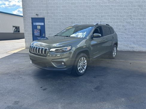 Used 2019 Jeep Cherokee Latitude Plus AWD/4WD image 2