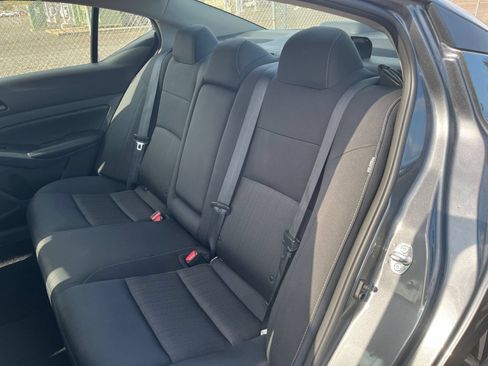 Used 2025 Nissan Altima 2.5 SV FWD image 38