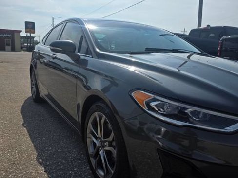 Used 2020 Ford Fusion SEL FWD image 4