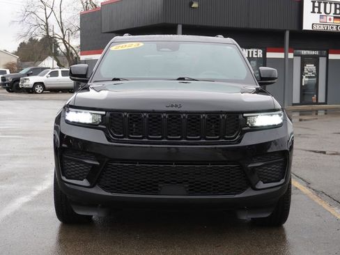 Used 2023 Jeep Grand Cherokee Altitude image 2