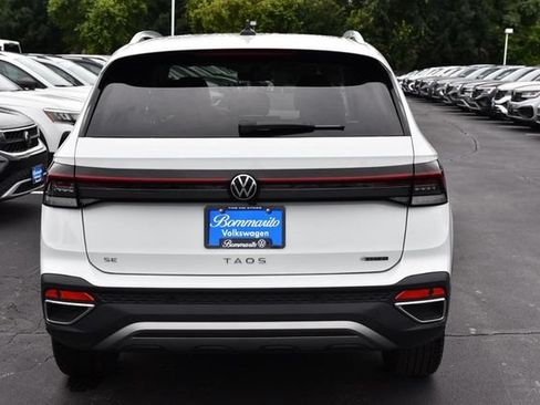 Used 2025 Volkswagen Taos SE w/ Panoramic Sunroof Package AWD/4WD image 6