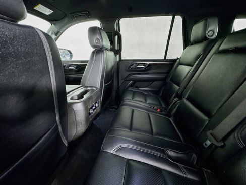 Used 2025 Chevrolet Tahoe LS RWD image 40