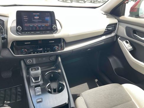 Used 2022 Nissan Rogue SV FWD image 19