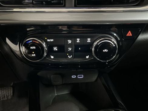 Certified 2025 Chevrolet Trax LT w/ LT Convenience Package image 17