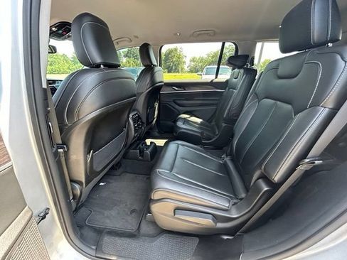 Used 2024 Jeep Grand Cherokee L Limited w/ Black Appearance Package RWD image 9