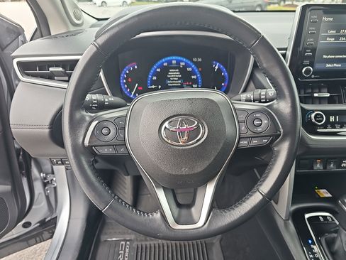 Used 2022 Toyota Corolla Cross XLE image 18