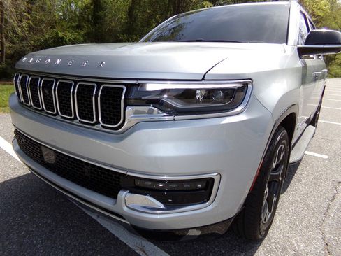 Used 2023 Jeep Wagoneer Series III w/ Convenience Group I image 2