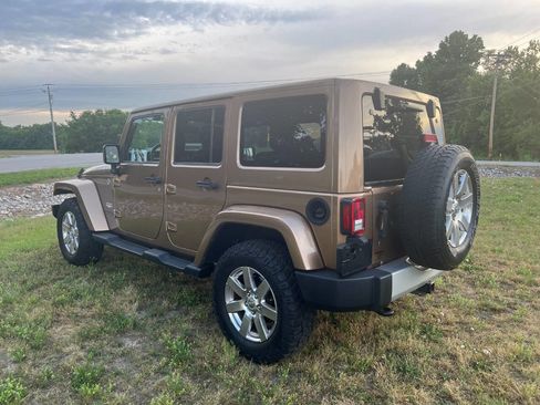 Used 2015 Jeep Wrangler Unlimited Sahara w/ Max Tow Package AWD/4WD image 5