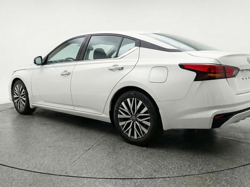 Used 2025 Nissan Altima 2.5 SV image 6