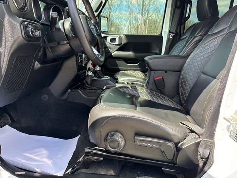 Used 2021 Jeep Gladiator Overland image 12