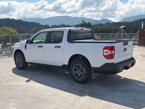 New 2026 Ford Maverick XLT w/ XLT Luxury Package FWD image 5