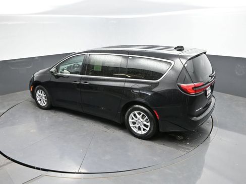 Used 2024 Chrysler Pacifica Touring-L FWD image 27