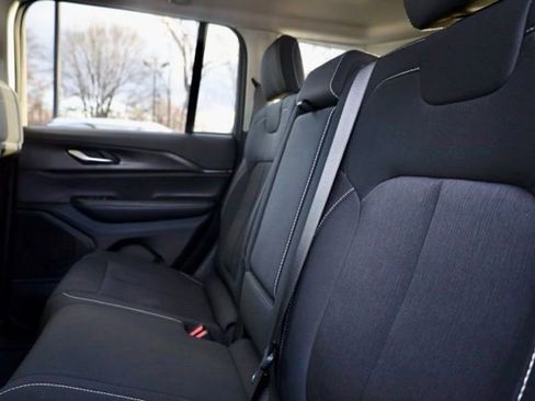 Used 2023 Jeep Grand Cherokee Laredo image 31