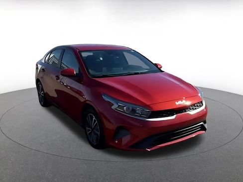 Used 2023 Kia Forte LXS image 9