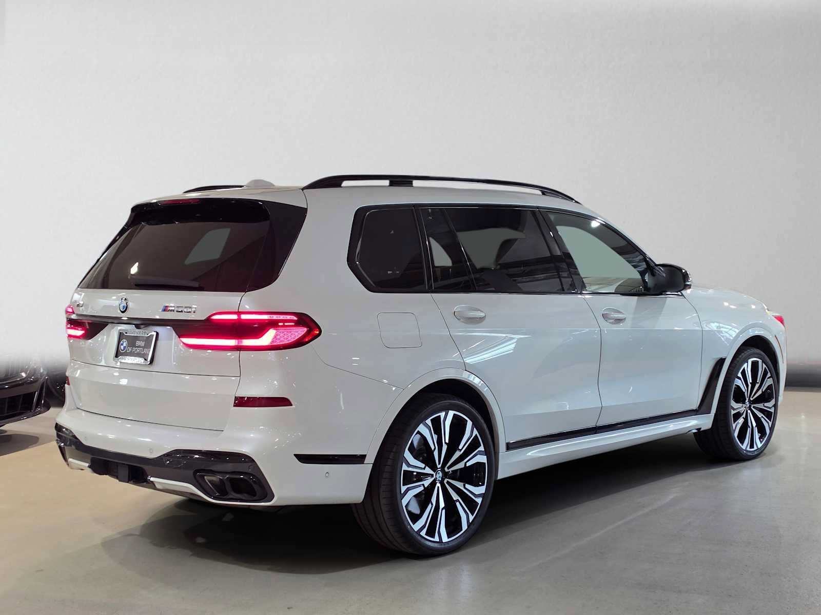 Used 2024 BMW X7 M60i w/ Executive Package AWD/4WD image 3