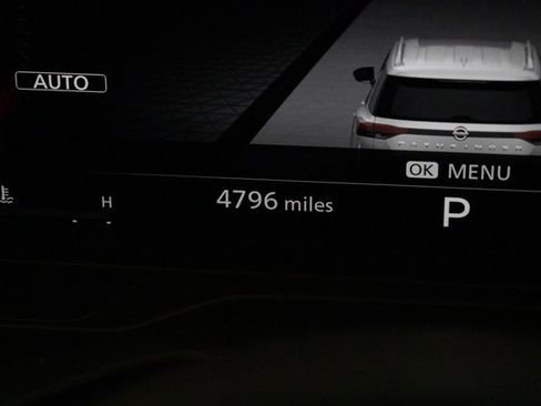 Used 2024 Nissan Pathfinder Platinum w/ Cargo Package image 35