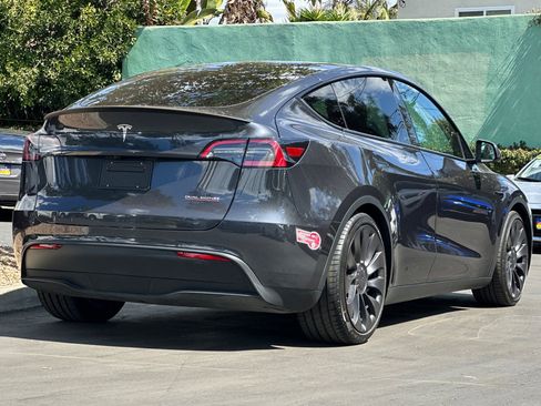Used 2024 Tesla Model Y Performance AWD/4WD image 4