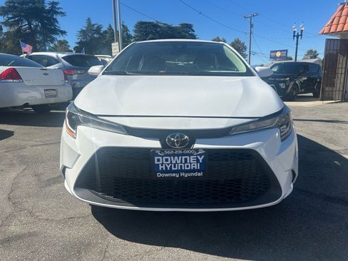 Used 2021 Toyota Corolla LE image 2