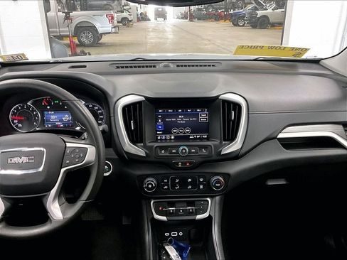 Used 2024 GMC Terrain SLE AWD/4WD image 18