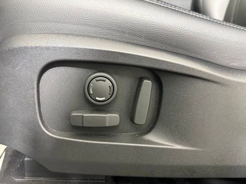 Used 2022 Land Rover Defender 110 X-Dynamic SE image 32