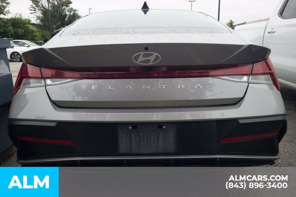 Used 2025 Hyundai Elantra SEL FWD image 23