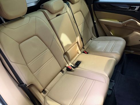 Used 2019 Porsche Cayenne AWD/4WD image 46