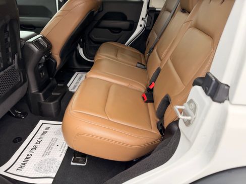 Used 2023 Jeep Wrangler Unlimited Rubicon w/ Cold Weather Group AWD/4WD image 11