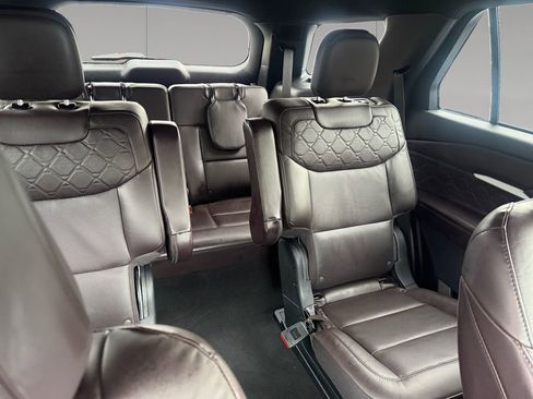 Used 2025 Ford Explorer Platinum w/ LUX Leather Package image 18