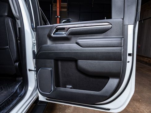 Used 2024 Chevrolet Silverado 2500 LTZ image 38