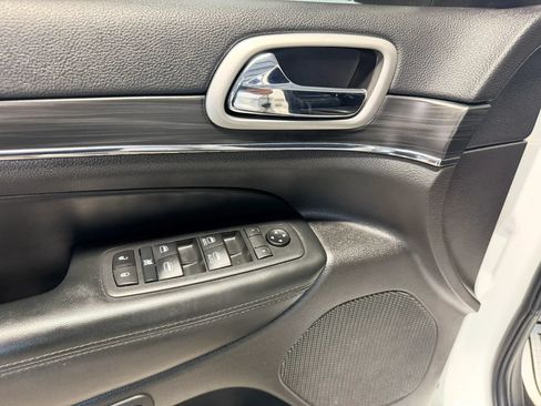 Used 2020 Jeep Grand Cherokee Limited AWD/4WD image 6