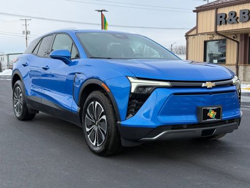 Used 2024 Chevrolet Blazer EV LT image 2