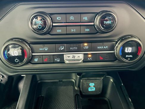Used 2025 Ford Bronco Outer Banks AWD/4WD image 16