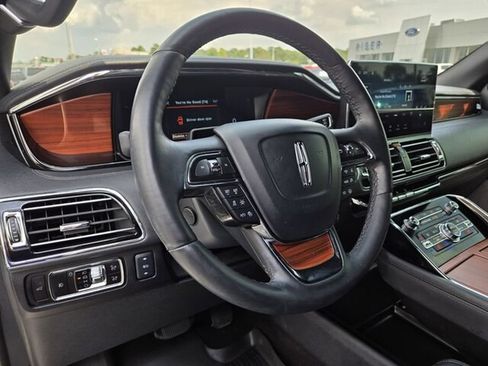 Used 2024 Lincoln Navigator Reserve AWD/4WD image 10