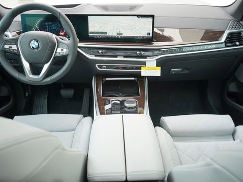 Used 2026 BMW X5 sDrive40i image 14