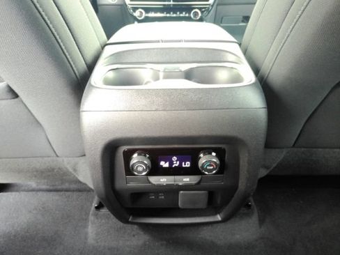 Used 2026 Chevrolet Traverse LT w/ Driver Confidence Package FWD image 28