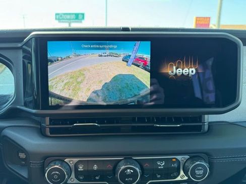 Used 2025 Jeep Wrangler Unlimited Sahara w/ Safety Group AWD/4WD image 26