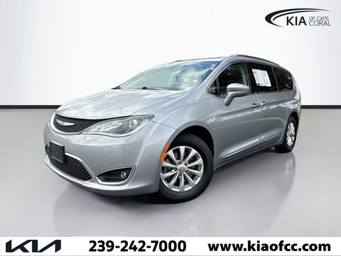 Used 2020 Chrysler Pacifica Touring-L image 1