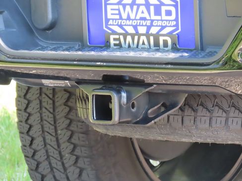Used 2024 Chevrolet Colorado Trail Boss w/ Technology Package AWD/4WD image 12