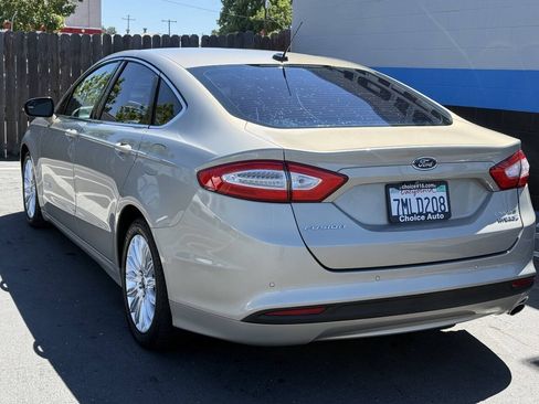 Used 2016 Ford Fusion SE w/ Equipment Group 502A FWD image 4