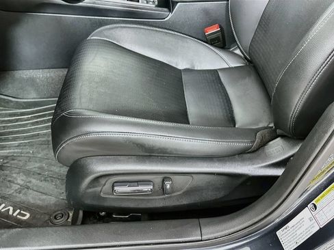 Certified 2024 Honda Civic EX-L image 9