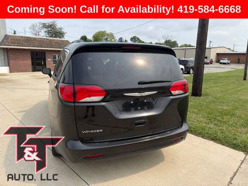 Used 2021 Chrysler Voyager Lxi FWD image 3