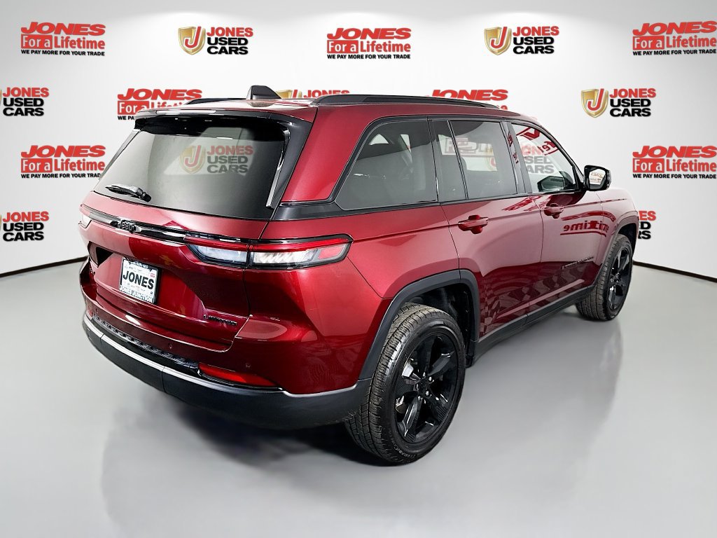 Used 2023 Jeep Grand Cherokee Limited w/ Black Appearance Package AWD/4WD image 17
