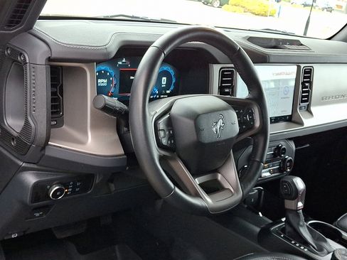 Used 2025 Ford Bronco Outer Banks image 17