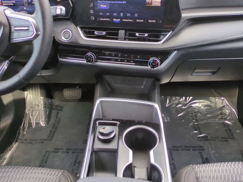 Used 2026 Chevrolet Equinox LT FWD image 18