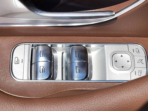 Used 2025 Mercedes-Benz GLS 450 4MATIC image 18
