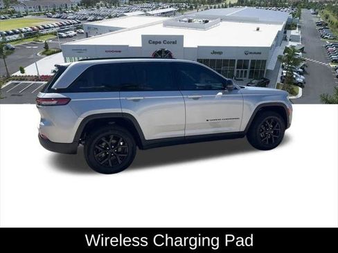Certified 2025 Jeep Grand Cherokee Altitude AWD/4WD image 17